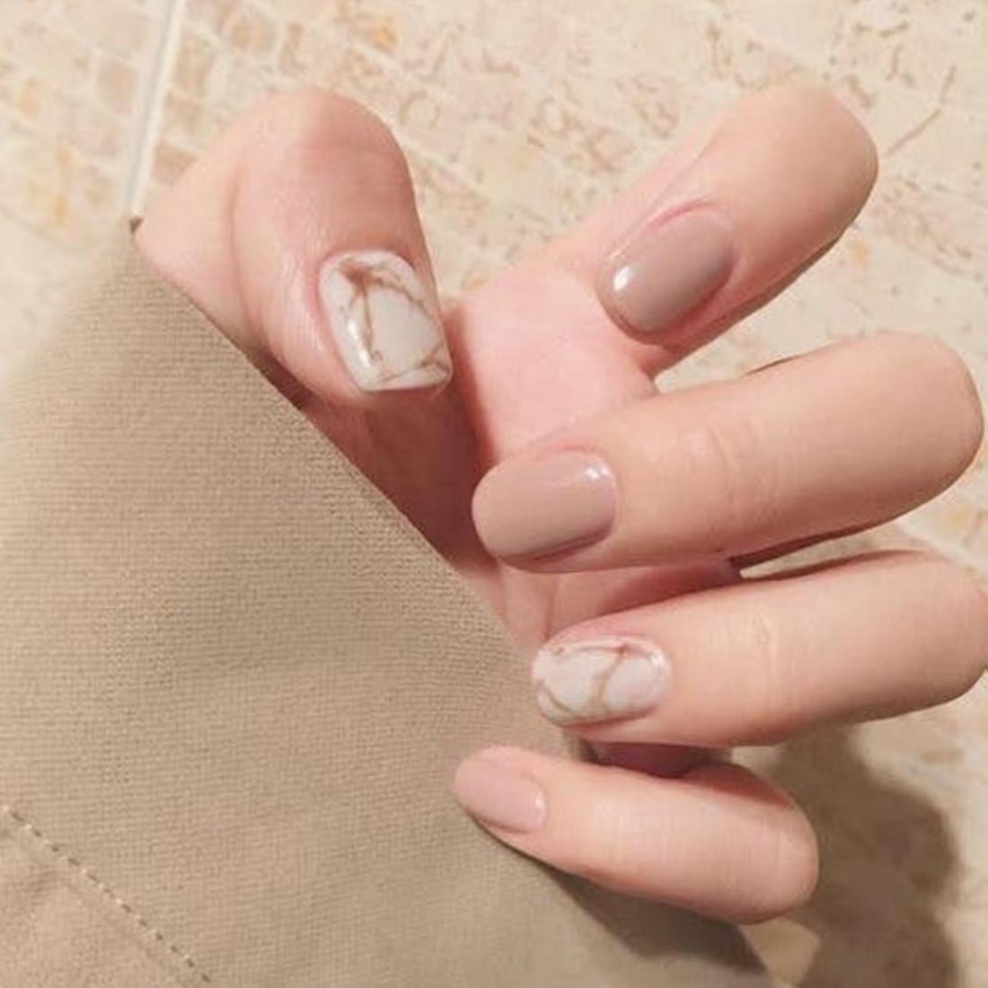 10 mẫu nail màu nude cực sang chảnh giúp nàng đẹp ‘ăn đứt chúng bạn’