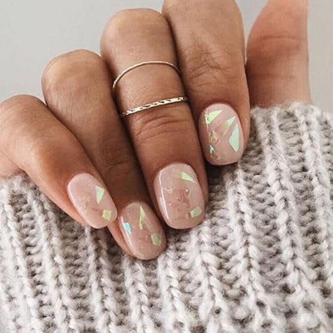 10 mẫu nail màu nude cực sang chảnh giúp nàng đẹp ‘ăn đứt chúng bạn’