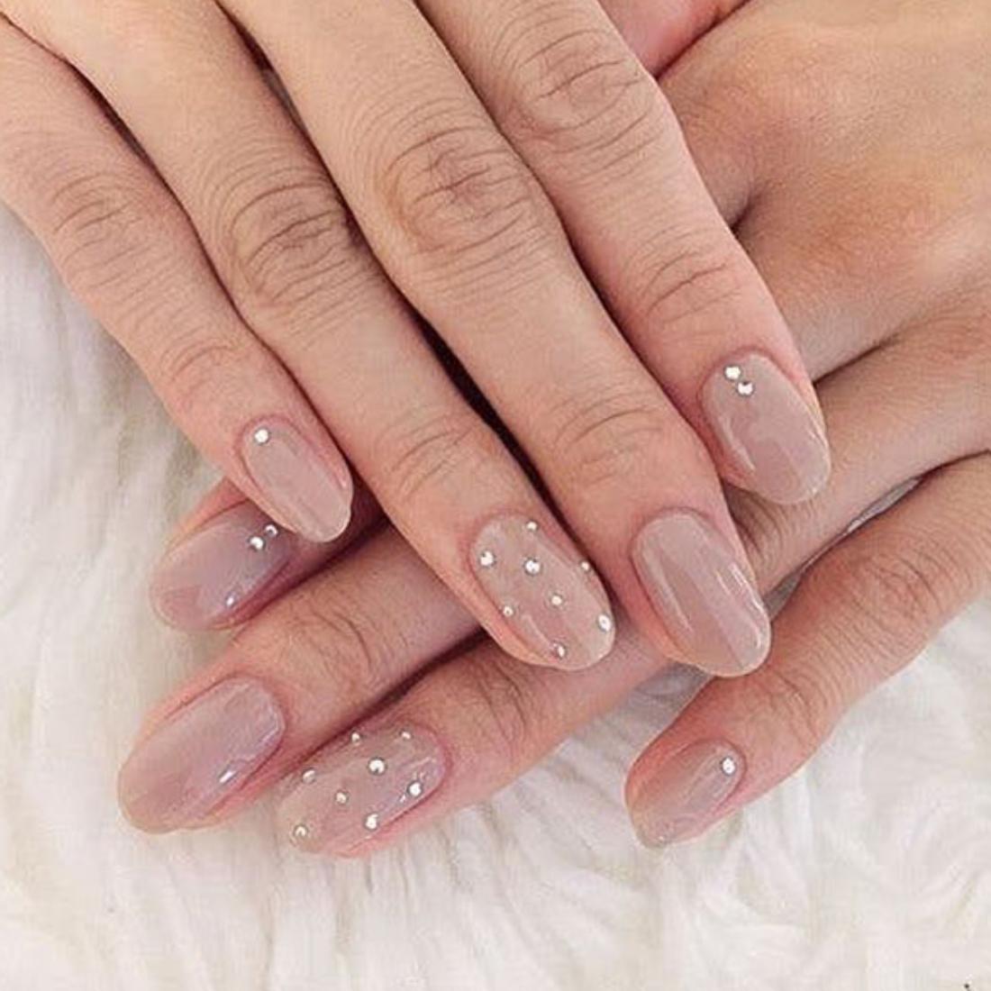 10 mẫu nail màu nude cực sang chảnh giúp nàng đẹp ‘ăn đứt chúng bạn’