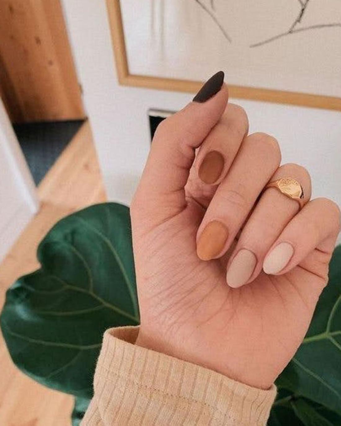 10 mẫu nail màu nude cực sang chảnh giúp nàng đẹp ‘ăn đứt chúng bạn’