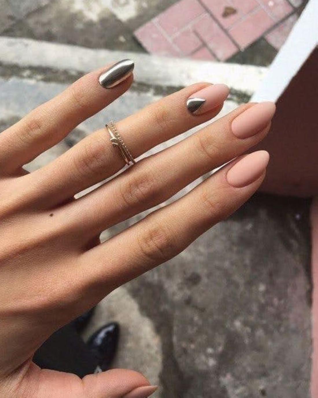 10 mẫu nail màu nude cực sang chảnh giúp nàng đẹp ‘ăn đứt chúng bạn’