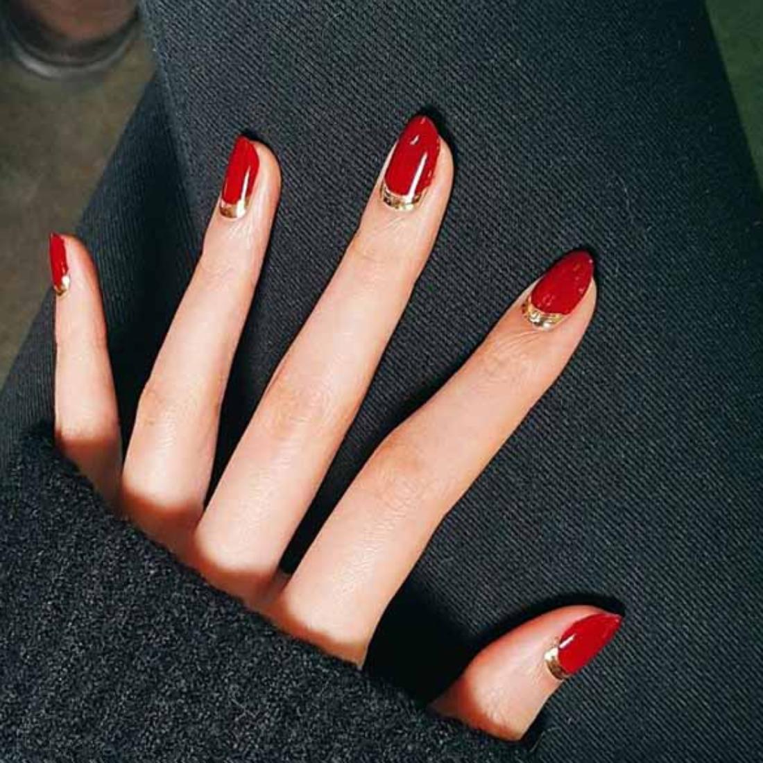 11 mẫu nail đỏ xinh xuất sắc cho các nàng thêm cuốn hút mùa lễ tết