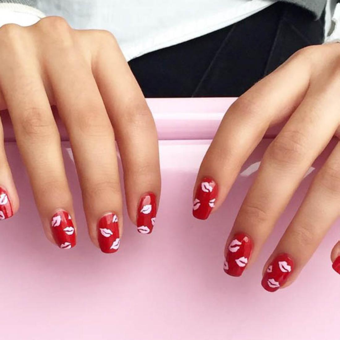 11 mẫu nail đỏ xinh xuất sắc cho các nàng thêm cuốn hút mùa lễ tết