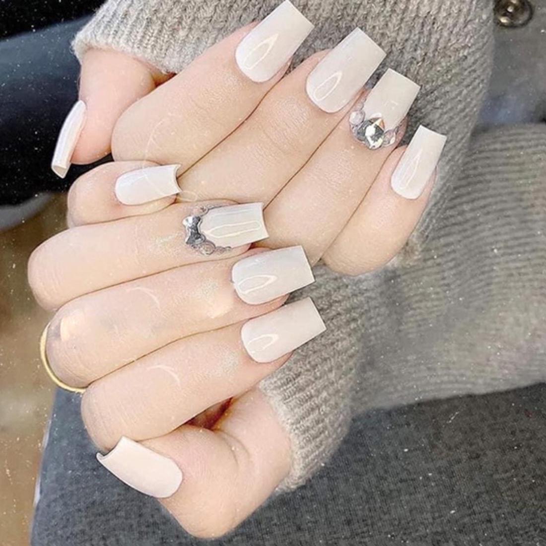 20 mẫu nail trắng đẹp thanh lịch tinh tế hot nhất hiện nay