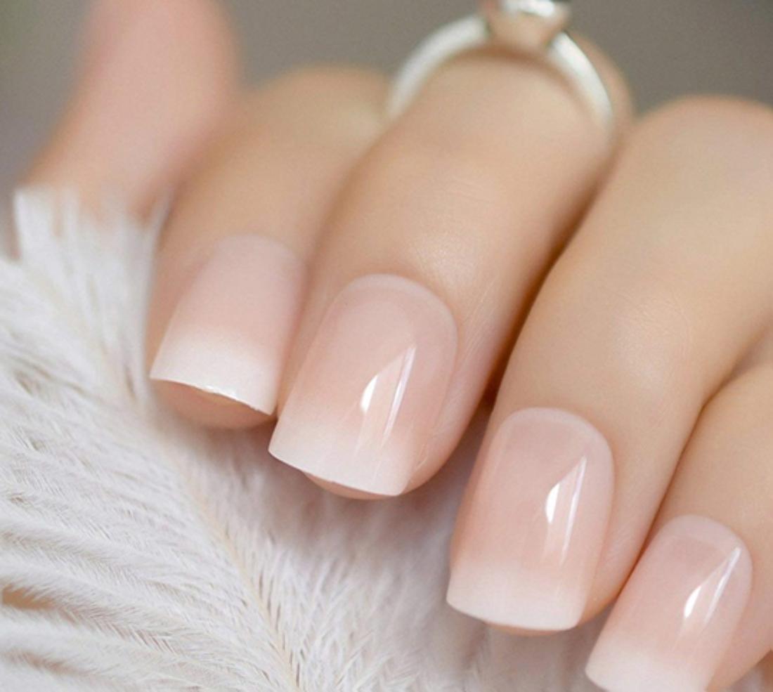 20 mẫu nail trắng đẹp thanh lịch tinh tế hot nhất hiện nay