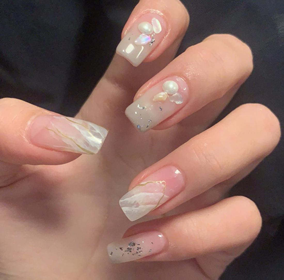 20 mẫu nail trắng đẹp thanh lịch tinh tế hot nhất hiện nay