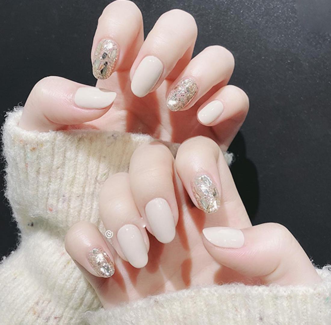 20 mẫu nail trắng đẹp thanh lịch tinh tế hot nhất hiện nay