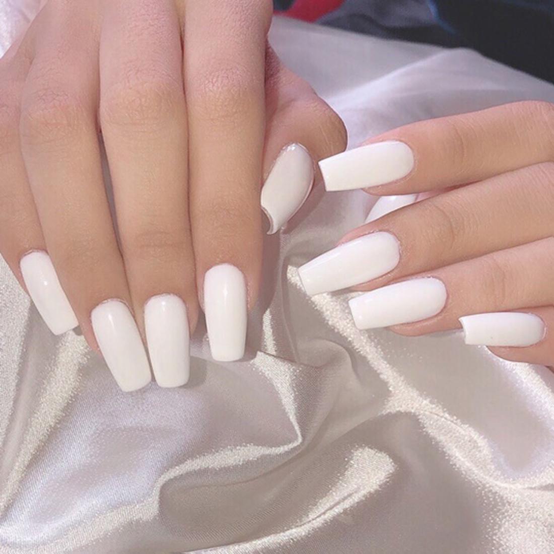 20 mẫu nail trắng đẹp thanh lịch tinh tế hot nhất hiện nay