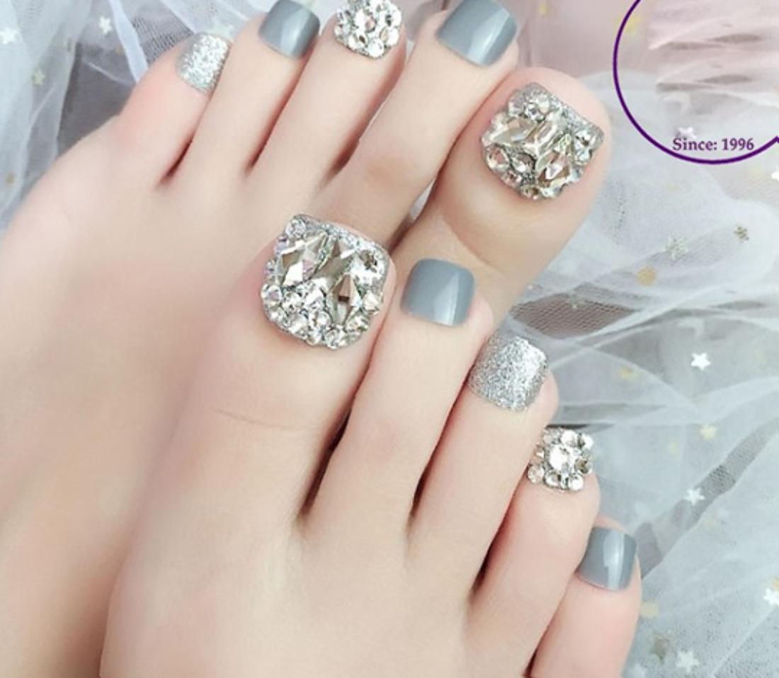 Những mẫu nail chân đẹp đơn giản nhẹ nhàng dẫn đầu xu hướng năm 2021