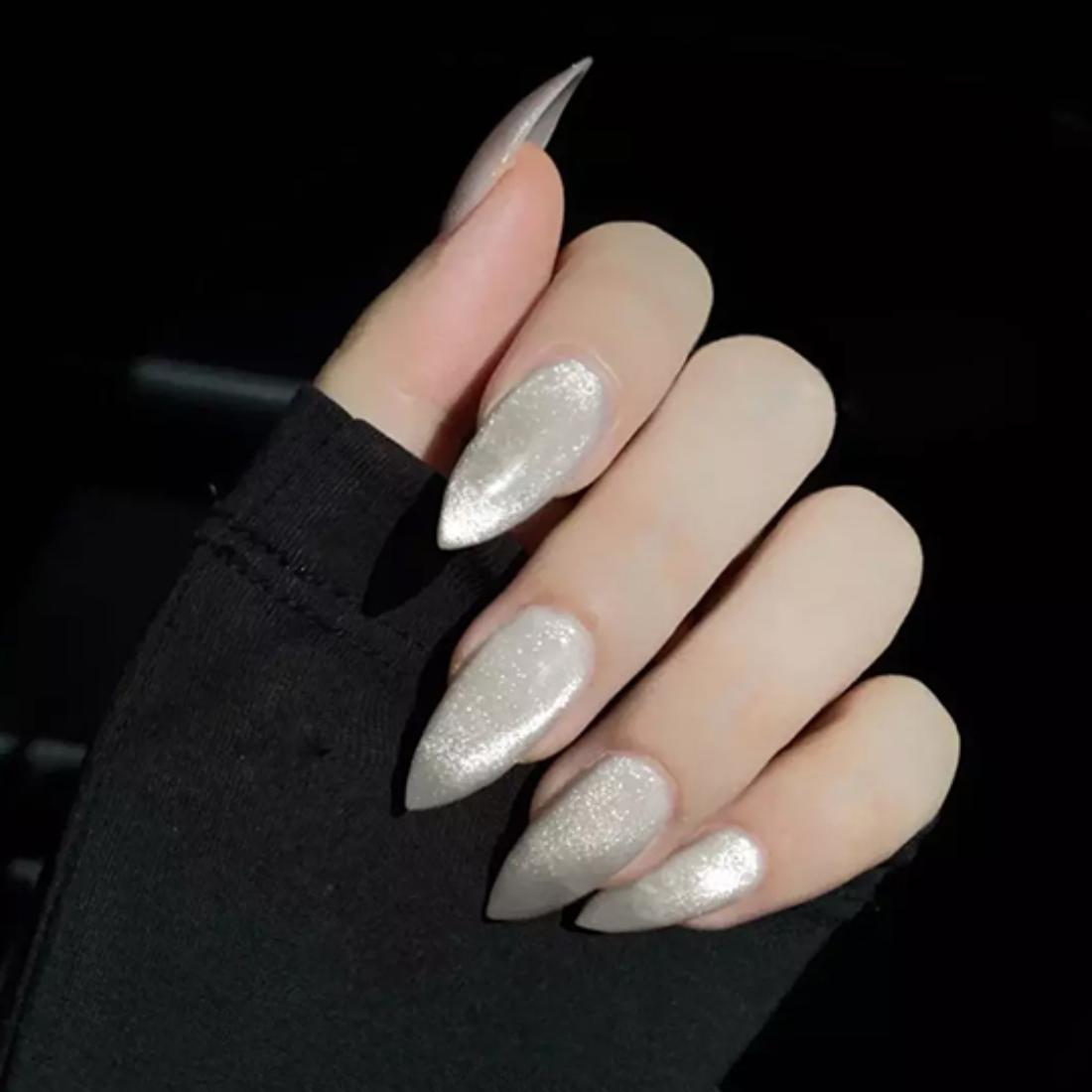 Những mẫu nail mắt mèo đẹp sang trọng kiêu sa mà vô cùng quyến rũ